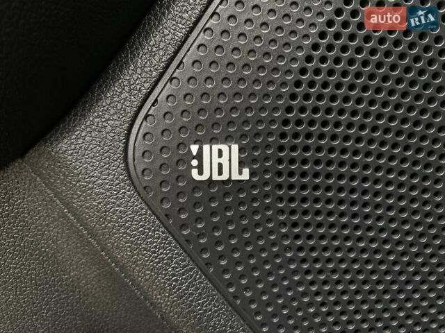 Серый Киа Niro, объемом двигателя 0 л и пробегом 86 тыс. км за 24400 $, фото 4 на Automoto.ua