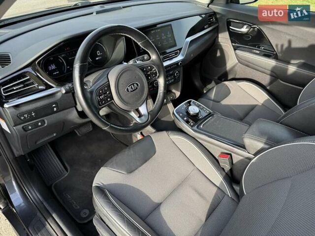 Сірий Кіа Niro, об'ємом двигуна 0 л та пробігом 88 тис. км за 21700 $, фото 26 на Automoto.ua