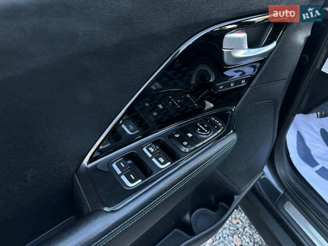 Серый Киа Niro, объемом двигателя 0 л и пробегом 55 тыс. км за 18899 $, фото 31 на Automoto.ua