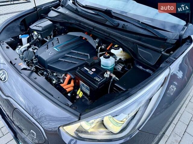 Киа Niro 2021 в Бердичеве на Automoto.ua Серый Киа Niro, объемом двигателя 0 л и пробегом 82 тыс. км за 19250 $, фото 108 на Automoto.ua