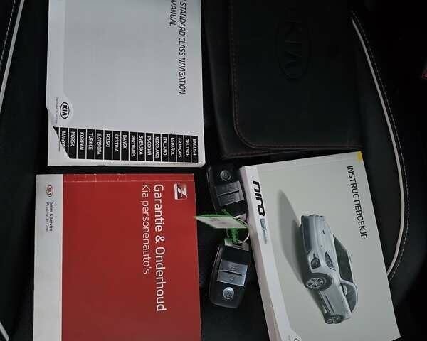 Сірий Кіа Niro, об'ємом двигуна 0 л та пробігом 136 тис. км за 18899 $, фото 37 на Automoto.ua