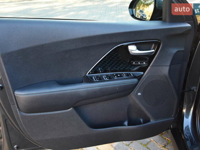 Сірий Кіа Niro, об'ємом двигуна 0 л та пробігом 99 тис. км за 22880 $, фото 17 на Automoto.ua