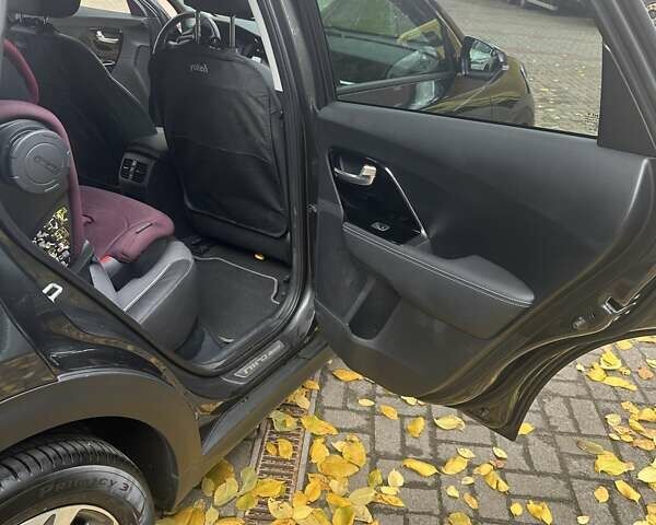 Киа Niro 2021 в Львове на Automoto.ua Серый Киа Niro, объемом двигателя 0 л и пробегом 76 тыс. км за 22700 $, фото 33 на Automoto.ua