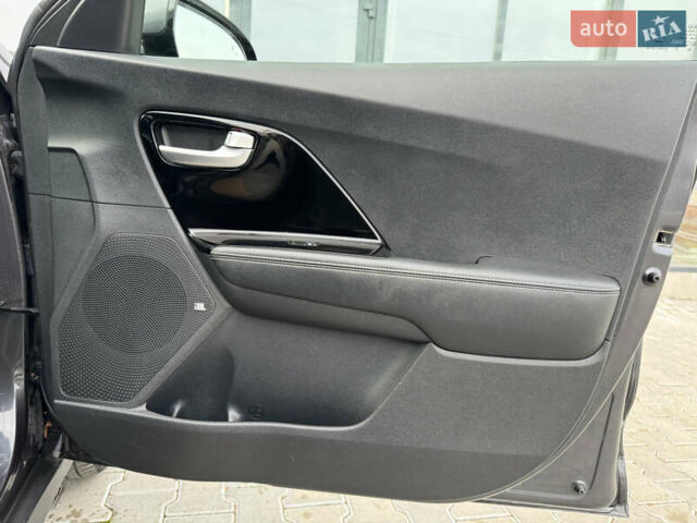 Серый Киа Niro, объемом двигателя 0 л и пробегом 147 тыс. км за 18450 $, фото 51 на Automoto.ua