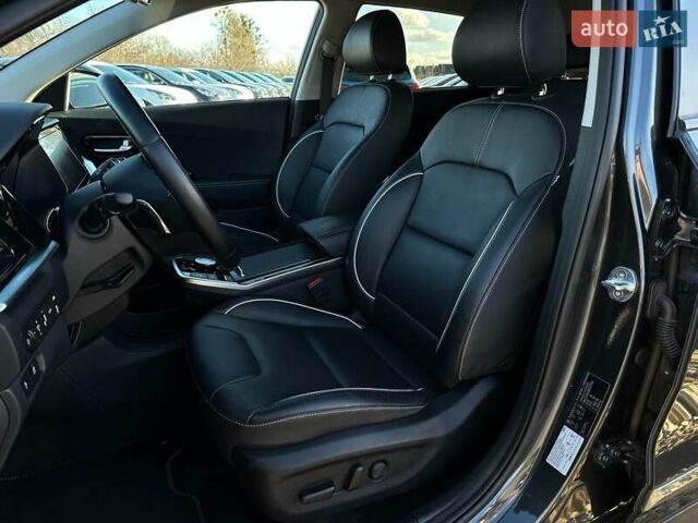 Серый Киа Niro, объемом двигателя 0 л и пробегом 54 тыс. км за 23900 $, фото 2 на Automoto.ua