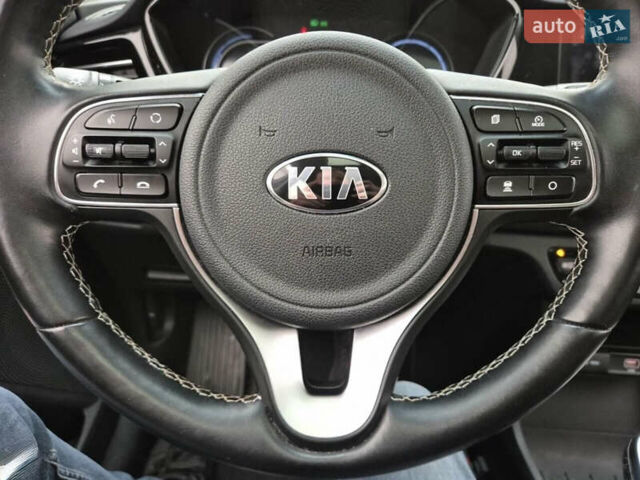 Серый Киа Niro, объемом двигателя 0 л и пробегом 87 тыс. км за 19800 $, фото 15 на Automoto.ua