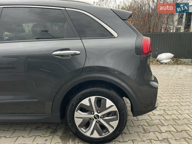 Сірий Кіа Niro, об'ємом двигуна 0 л та пробігом 52 тис. км за 22999 $, фото 10 на Automoto.ua