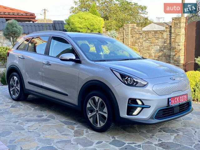 Серый Киа Niro, объемом двигателя 0 л и пробегом 59 тыс. км за 21299 $, фото 5 на Automoto.ua