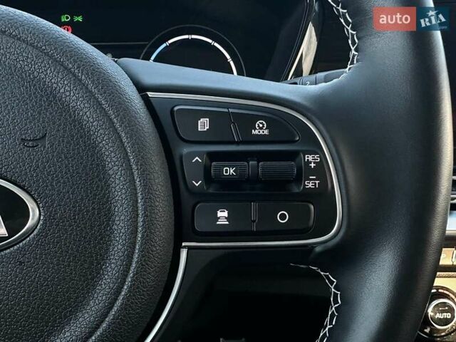 Серый Киа Niro, объемом двигателя 0 л и пробегом 54 тыс. км за 23900 $, фото 44 на Automoto.ua