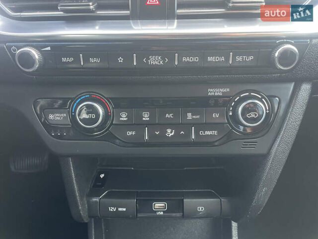 Сірий Кіа Niro, об'ємом двигуна 0 л та пробігом 140 тис. км за 18500 $, фото 38 на Automoto.ua