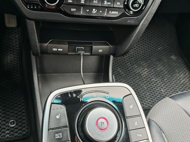 Сірий Кіа Niro, об'ємом двигуна 0 л та пробігом 76 тис. км за 18700 $, фото 18 на Automoto.ua