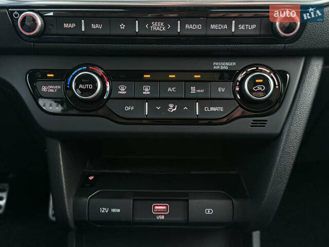 Сірий Кіа Niro, об'ємом двигуна 0 л та пробігом 97 тис. км за 22900 $, фото 61 на Automoto.ua