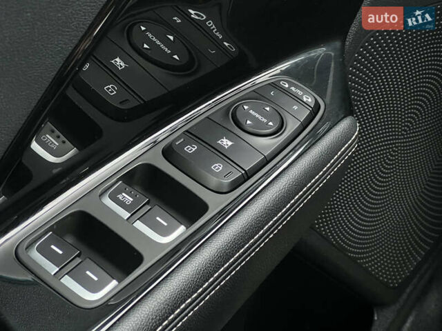 Серый Киа Niro, объемом двигателя 0 л и пробегом 107 тыс. км за 20903 $, фото 54 на Automoto.ua