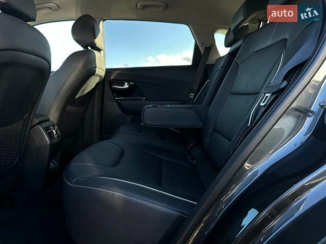 Серый Киа Niro, объемом двигателя 0 л и пробегом 54 тыс. км за 23900 $, фото 77 на Automoto.ua