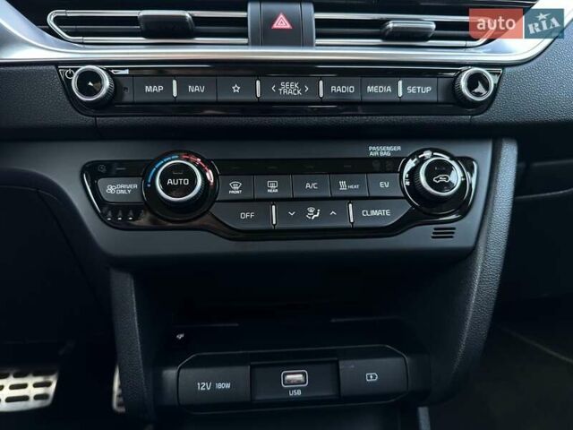 Сірий Кіа Niro, об'ємом двигуна 0 л та пробігом 37 тис. км за 24600 $, фото 66 на Automoto.ua