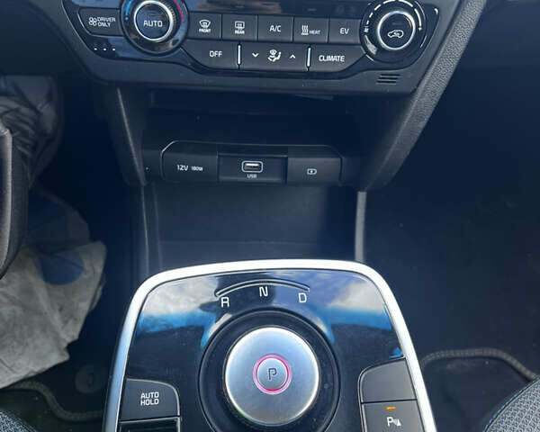 Серый Киа Niro, объемом двигателя 0 л и пробегом 102 тыс. км за 19200 $, фото 9 на Automoto.ua