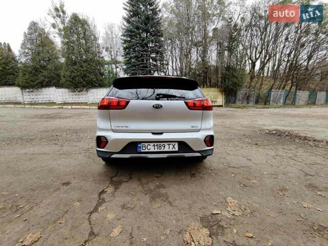 Сірий Кіа Niro, об'ємом двигуна 1.58 л та пробігом 115 тис. км за 19800 $, фото 6 на Automoto.ua