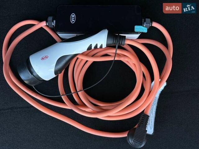 Серый Киа Niro, объемом двигателя 0 л и пробегом 54 тыс. км за 23900 $, фото 86 на Automoto.ua