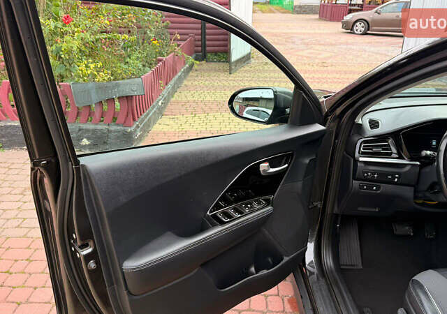 Серый Киа Niro, объемом двигателя 0 л и пробегом 88 тыс. км за 19700 $, фото 16 на Automoto.ua