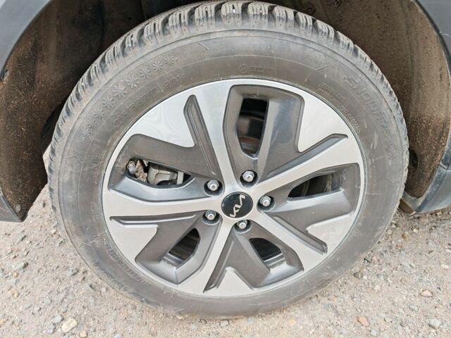 Сірий Кіа Niro, об'ємом двигуна 0 л та пробігом 76 тис. км за 18700 $, фото 20 на Automoto.ua