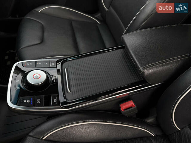 Серый Киа Niro, объемом двигателя 0 л и пробегом 82 тыс. км за 22900 $, фото 63 на Automoto.ua