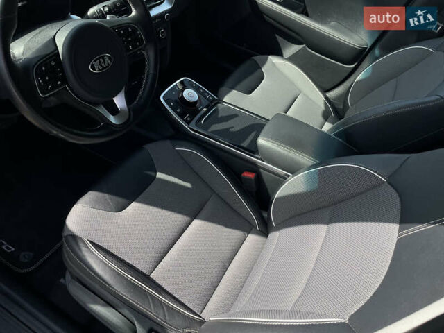 Серый Киа Niro, объемом двигателя 0 л и пробегом 51 тыс. км за 21760 $, фото 29 на Automoto.ua