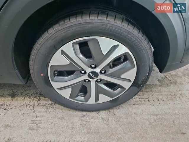 Сірий Кіа Niro, об'ємом двигуна 0 л та пробігом 111 тис. км за 19999 $, фото 12 на Automoto.ua