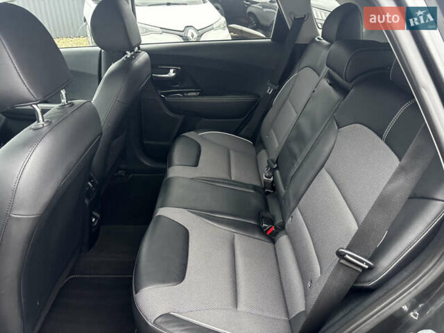 Серый Киа Niro, объемом двигателя 0 л и пробегом 39 тыс. км за 23100 $, фото 36 на Automoto.ua