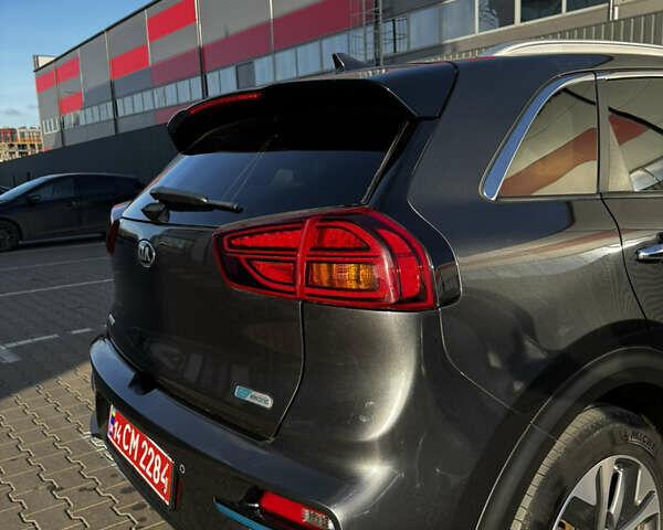 Серый Киа Niro, объемом двигателя 0 л и пробегом 86 тыс. км за 23400 $, фото 58 на Automoto.ua