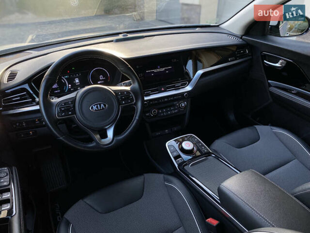 Серый Киа Niro, объемом двигателя 0 л и пробегом 59 тыс. км за 21299 $, фото 26 на Automoto.ua
