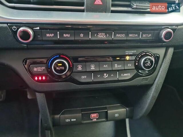 Сірий Кіа Niro, об'ємом двигуна 0 л та пробігом 111 тис. км за 19999 $, фото 11 на Automoto.ua