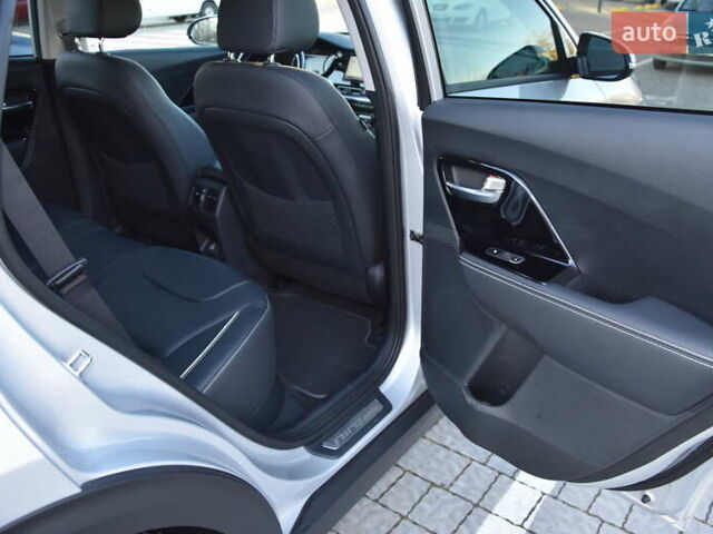 Серый Киа Niro, объемом двигателя 0 л и пробегом 23 тыс. км за 24590 $, фото 34 на Automoto.ua