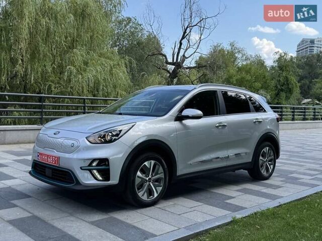 Серый Киа Niro, объемом двигателя 0 л и пробегом 96 тыс. км за 18999 $, фото 10 на Automoto.ua