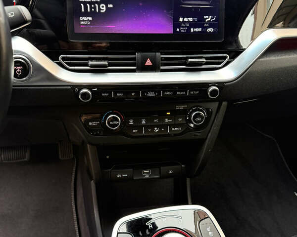 Сірий Кіа Niro, об'ємом двигуна 0 л та пробігом 50 тис. км за 22300 $, фото 47 на Automoto.ua