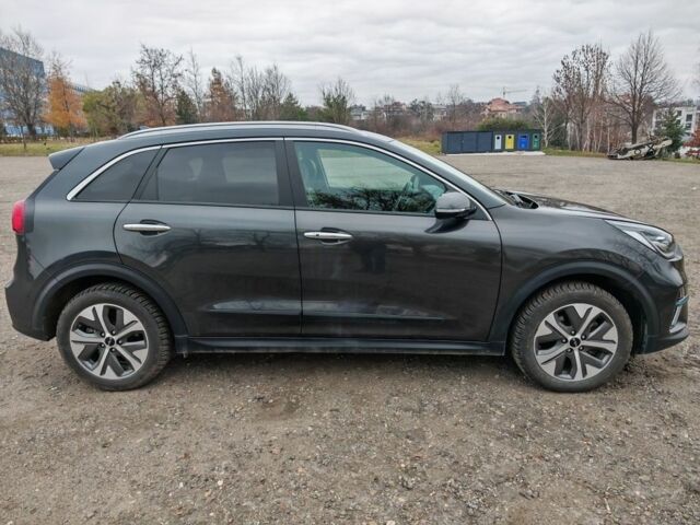 Сірий Кіа Niro, об'ємом двигуна 0 л та пробігом 76 тис. км за 18700 $, фото 2 на Automoto.ua