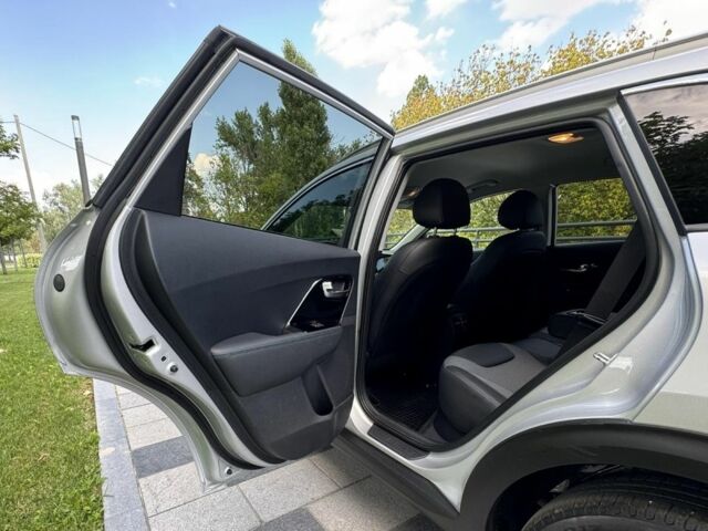 Серый Киа Niro, объемом двигателя 2 л и пробегом 98 тыс. км за 19400 $, фото 18 на Automoto.ua