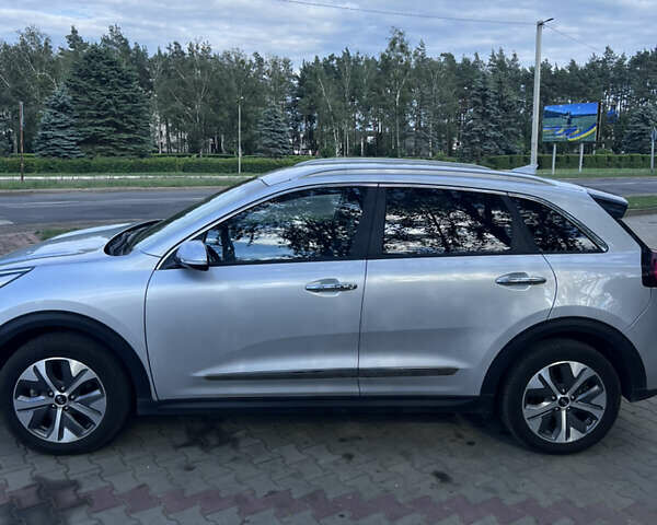 Серый Киа Niro, объемом двигателя 0 л и пробегом 102 тыс. км за 19200 $, фото 1 на Automoto.ua