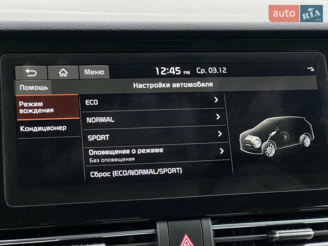 Серый Киа Niro, объемом двигателя 0 л и пробегом 107 тыс. км за 20903 $, фото 62 на Automoto.ua