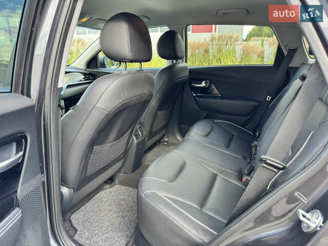 Сірий Кіа Niro, об'ємом двигуна 0 л та пробігом 138 тис. км за 19900 $, фото 17 на Automoto.ua