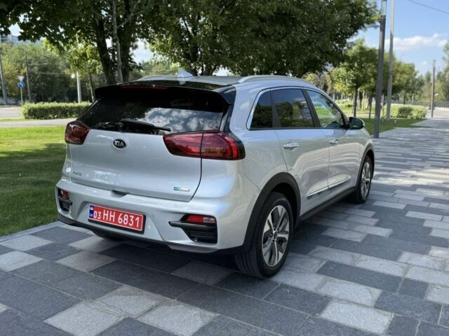 Серый Киа Niro, объемом двигателя 2 л и пробегом 98 тыс. км за 19400 $, фото 2 на Automoto.ua