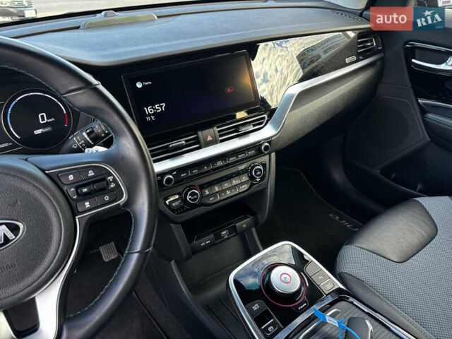 Сірий Кіа Niro, об'ємом двигуна 0 л та пробігом 50 тис. км за 19999 $, фото 19 на Automoto.ua