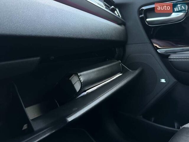 Сірий Кіа Niro, об'ємом двигуна 0 л та пробігом 37 тис. км за 23600 $, фото 76 на Automoto.ua