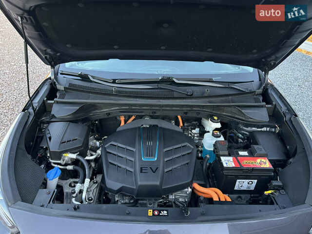 Серый Киа Niro, объемом двигателя 0 л и пробегом 55 тыс. км за 18899 $, фото 61 на Automoto.ua