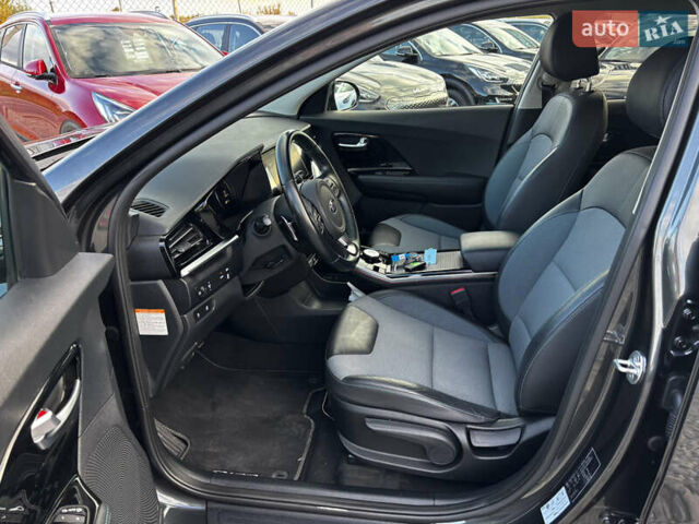 Сірий Кіа Niro, об'ємом двигуна 0 л та пробігом 50 тис. км за 19999 $, фото 12 на Automoto.ua