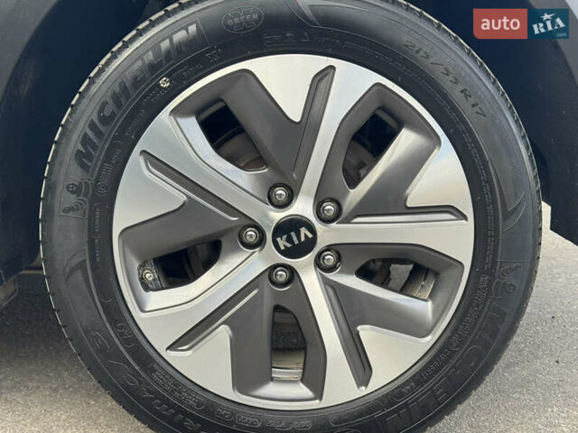 Сірий Кіа Niro, об'ємом двигуна 0 л та пробігом 141 тис. км за 17799 $, фото 59 на Automoto.ua