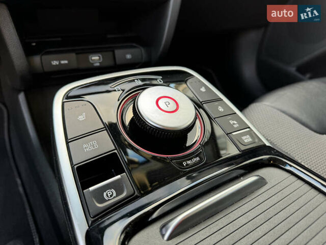 Серый Киа Niro, объемом двигателя 0 л и пробегом 117 тыс. км за 19300 $, фото 8 на Automoto.ua