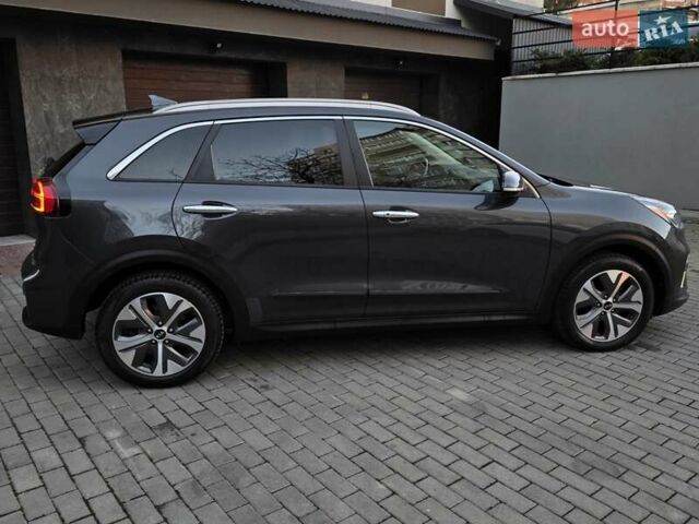Сірий Кіа Niro, об'ємом двигуна 0 л та пробігом 136 тис. км за 18899 $, фото 4 на Automoto.ua