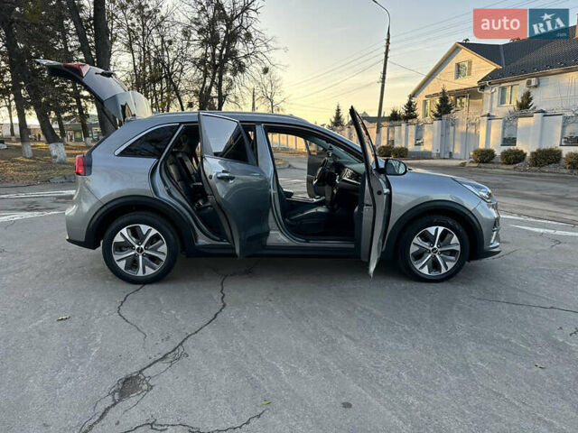 Серый Киа Niro, объемом двигателя 0 л и пробегом 56 тыс. км за 21499 $, фото 5 на Automoto.ua