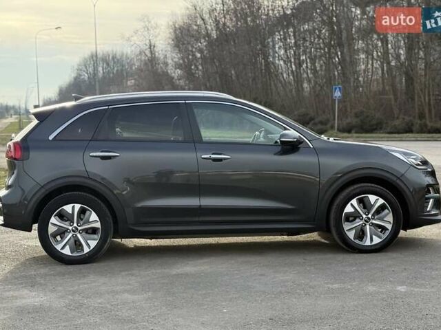 Сірий Кіа Niro, об'ємом двигуна 0 л та пробігом 88 тис. км за 21700 $, фото 16 на Automoto.ua
