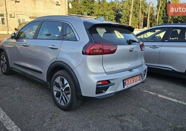 Серый Киа Niro, объемом двигателя 0 л и пробегом 40 тыс. км за 23300 $, фото 6 на Automoto.ua